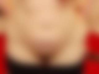 HoneylenaXS MILF webcam performer live streaming