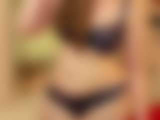 HoneylenaXS MILF webcam performer live streaming