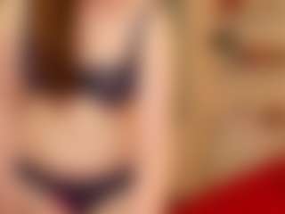 HoneylenaXS MILF webcam performer live streaming