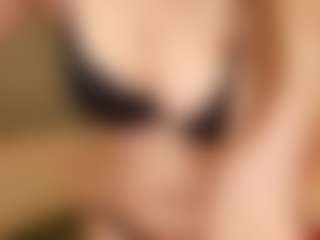 Live cam show with HoneylenaXS - Middle Aged on CamSodaAdn