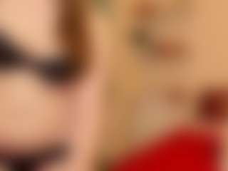 Performer in webcam MILF HoneylenaXS in streaming live