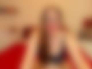 HoneylenaXS MILF webcam performer live streaming