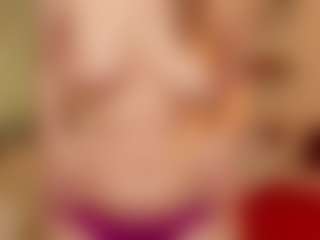 HoneylenaXS MILF webcam performer live streaming