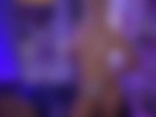 Live cam show with LucyCutie - Athletic on Camiplay Live
