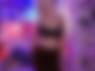 Live cam show with LucyCutie - Play on StripNow