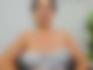 Live cam show with EvelinBelle - Deepthroat on Dolls Live