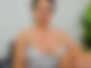 EvelinBelle's Live Sex Cam Show