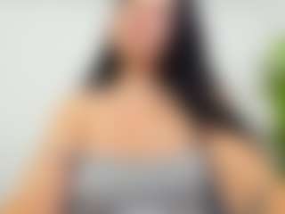 Live cam show with EvelinBelle - Flashing on Camsoda