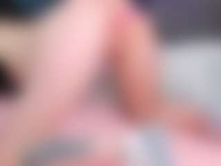 Live cam show with GlitchDoll - Doggy on AdultVida.com