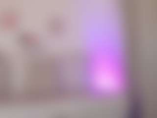 Live cam show with Luciana-Petite - Natural on Camsoda
