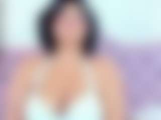 Live cam show with Selene Moor - New Big Tits on StripNow