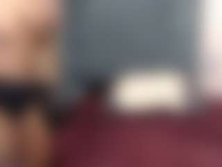 Live cam show with ChubbyBella - Blowjob on Camsoda