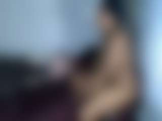 Live cam show with ChubbyBella - Strip on TeamSkeetLive