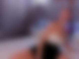 Live cam show with Cirilla-Rosee - Living Room on Dare Cams