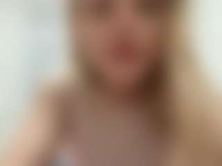 Live cam show with DenisseTinnin - Squirt on Milf Play