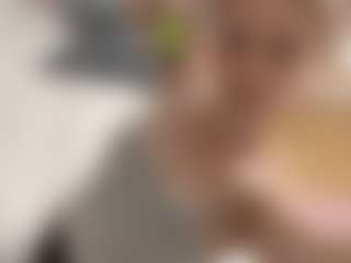 Live cam show with DenisseTinnin - Brown Eyes on Milfs Live