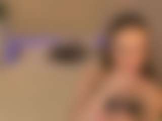Live cam show with Ella - Small Tits on Hubzter Live