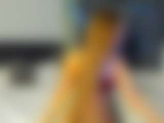 Live cam show with Ella - Brown Hair on Chatstar