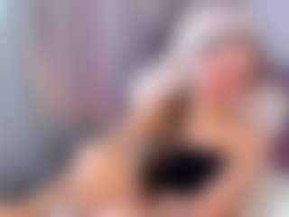 Live cam show with Ella - New Shaved Pussy on SpankPalCams