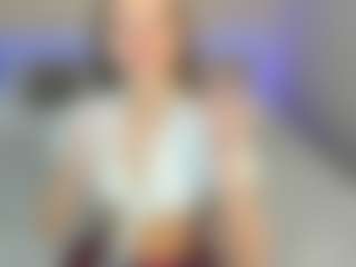 Live cam show with Ella - Ass Bouncing on Camsoda