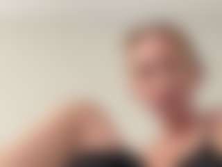 Frecks100's Live Sex Cam Show