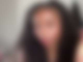 Live cam show with itsbombshellbarbie - Petite Young Adult on SmokeAndPoke