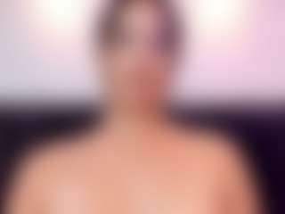 Live cam show with NaiaRose - Fingering on Uber Horny