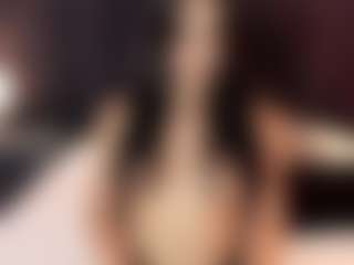 Live cam show with NaiaRose - Spank on Uber Horny