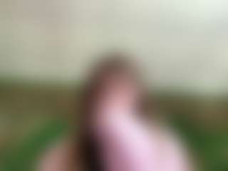 Live cam show with Emma - Average on Camsoda