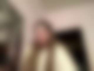 Live cam show with Emma - Bedroom on liverealitysex.com