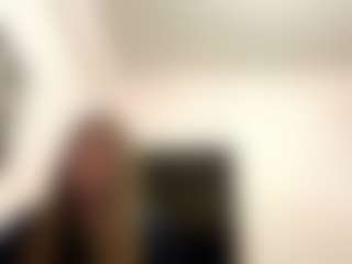 Live cam show with Emma - Skinny on Gym Cam Girls