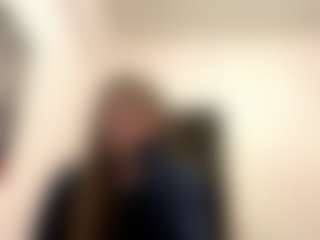 Live cam show with Emma - Athletic Young Adult on livesuperchat.net