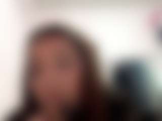Live cam show with Emma - Normal on luckytryst.com