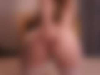 Live cam show with Annelle - Camel Toe on SmokeAndPoke