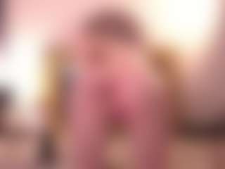 Live cam show with Annelle - Camel Toe on milfzrlive.com
