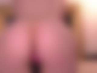 Live cam show with Annelle - Blue Eyes on SmokeAndPoke