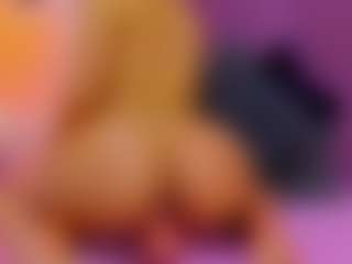 CandyLoverr's Live Sex Cam Show