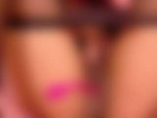 Show live cam dengan Dahliabrowniee - Ebony Petite di Camsoda