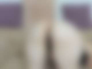 EnticingLucy MILF webcam performer live streaming