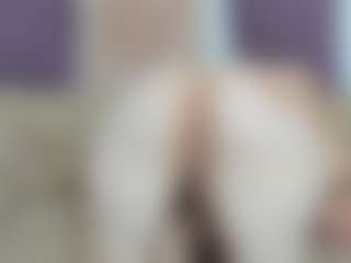 Live cam show with EnticingLucy - Brown Eyes on Chatstar