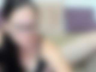 EnticingLucy MILF webcam performer live streaming