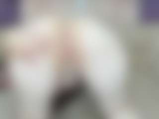 Live cam show with EnticingLucy - BBW on StripNow