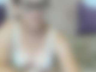 EnticingLucy MILF webcam performer live streaming