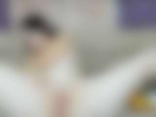 EnticingLucy MILF webcam performer live streaming