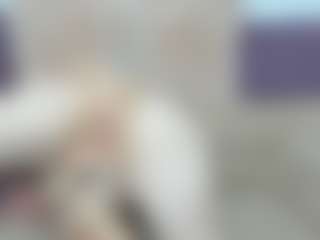 EnticingLucy MILF webcam performer live streaming
