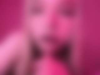 Live cam show with JaquelynCorolis - Petite on Camming Site