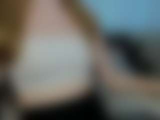 Live cam show with TinyLili - Blue Eyes on xDating