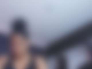 ZoeRossee's Live Sex Cam Show