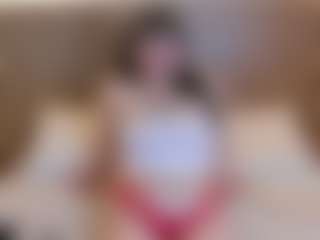 Live cam show with BellaAura - Teen (18+) on Milfs Live