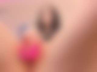 Live cam show with Bella - Spy on AdultVida.com
